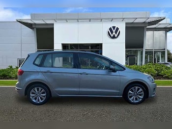 Used Volkswagen Golf SV 2015 for sale - 77027854: Photo