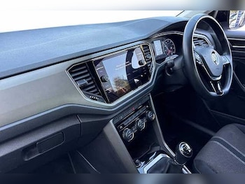 Used Volkswagen T-Roc 2020 for sale - 78331763: Photo