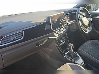 Used Volkswagen T-Roc 2023 for sale - 77681639: Photo