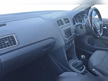 Used Volkswagen Polo 2015 for sale - 77072938: Photo