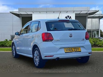Used Volkswagen Polo 2015 for sale - 77072938: Photo