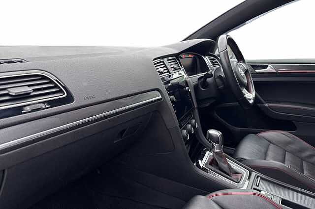 Used Volkswagen Golf 2019 for sale - 77668227: Photo 2