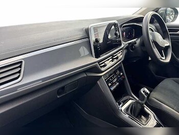 Used Volkswagen T-Roc 2024 for sale - 76069823: Photo 2