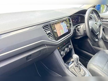 Used Volkswagen T-Roc 2019 for sale - 78739208: Photo