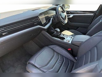 Used Volkswagen Touareg 2023 for sale - 79346476: Photo