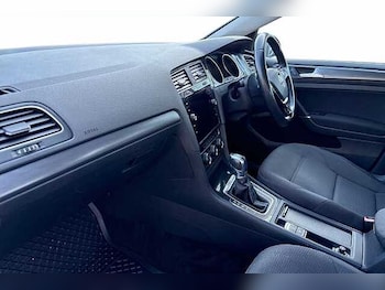 Used Volkswagen Golf 2019 for sale - 77656098: Photo