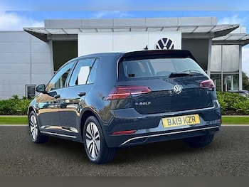 Used Volkswagen Golf 2019 for sale - 77656098: Photo