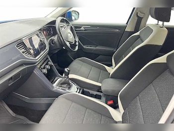 Used Volkswagen T-Roc 2019 for sale - 76119788: Photo 2