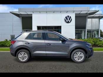 Used Volkswagen T-Roc 2023 for sale - 74900523: Photo