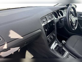 Used Volkswagen Golf 2018 for sale - 77851129: Photo