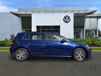 Used Volkswagen Golf 2018 for sale - 77851129: Photo