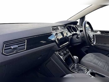 Used Volkswagen Touran 2022 for sale - 75445741: Photo