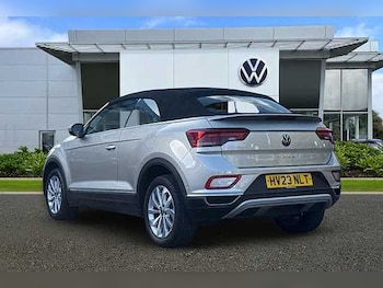 Used Volkswagen T-Roc 2023 for sale - 77836717: Photo