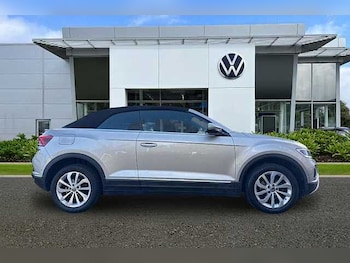 Used Volkswagen T-Roc 2023 for sale - 77836717: Photo