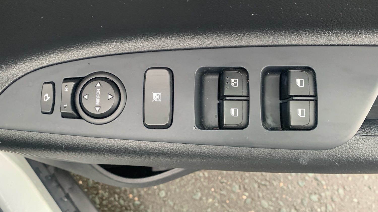 Used Kia Stonic 2024 for sale - 77543490: Photo 29