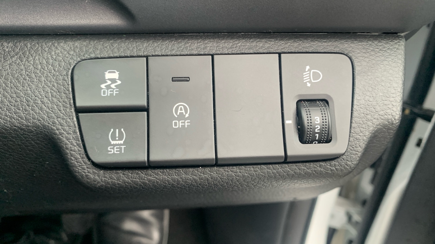 Used Kia Stonic 2024 for sale - 77543490: Photo 30