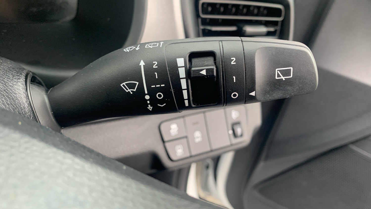 Used Kia Stonic 2024 for sale - 77543490: Photo 31