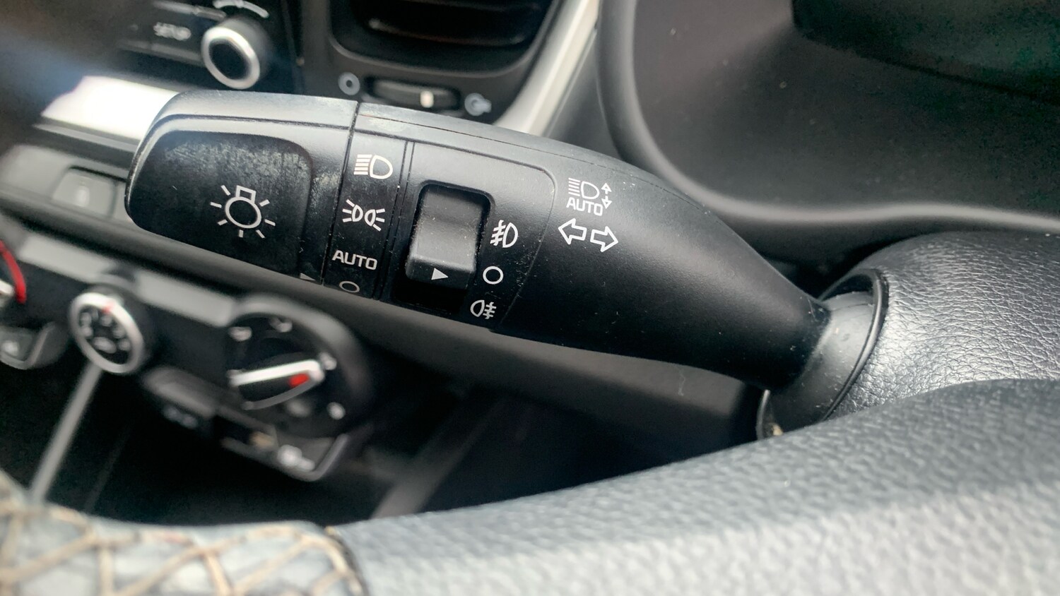 Used Kia Stonic 2024 for sale - 77543490: Photo 32