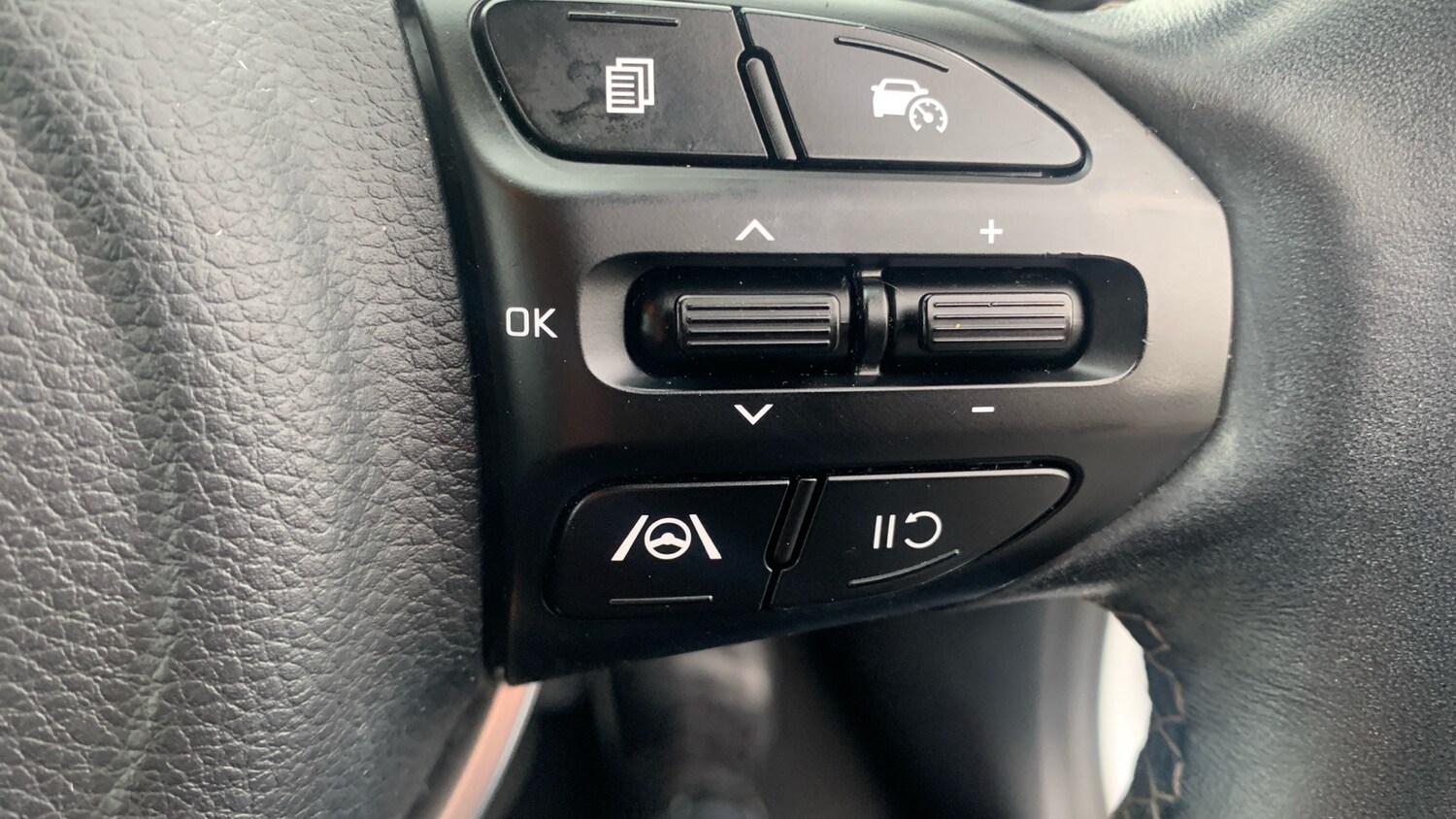 Used Kia Stonic 2024 for sale - 77543490: Photo 33