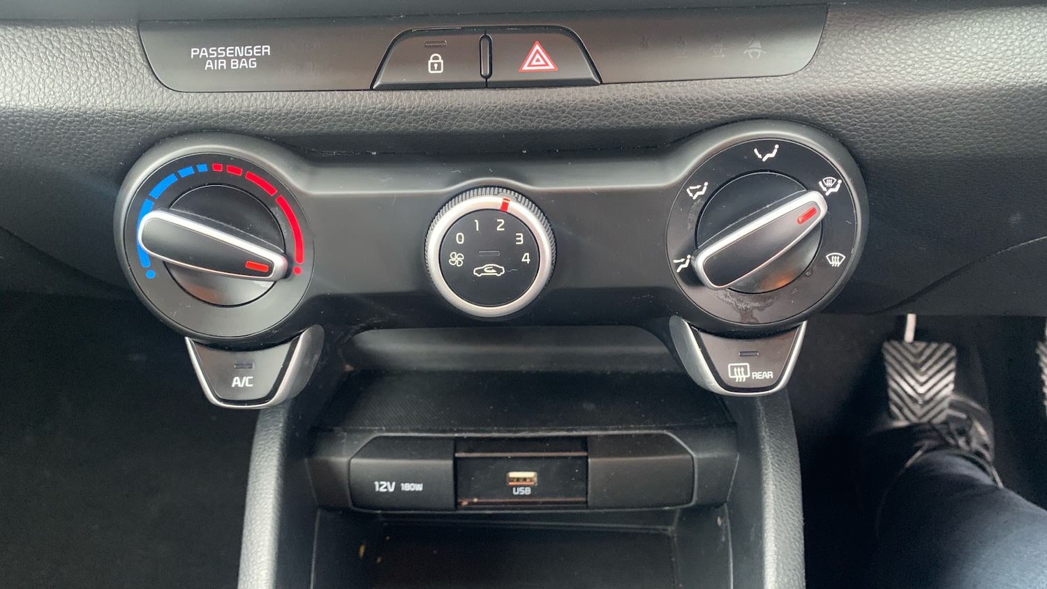 Used Kia Stonic 2024 for sale - 77543490: Photo 35