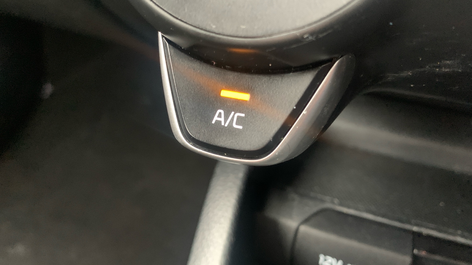 Used Kia Stonic 2024 for sale - 77543490: Photo 38