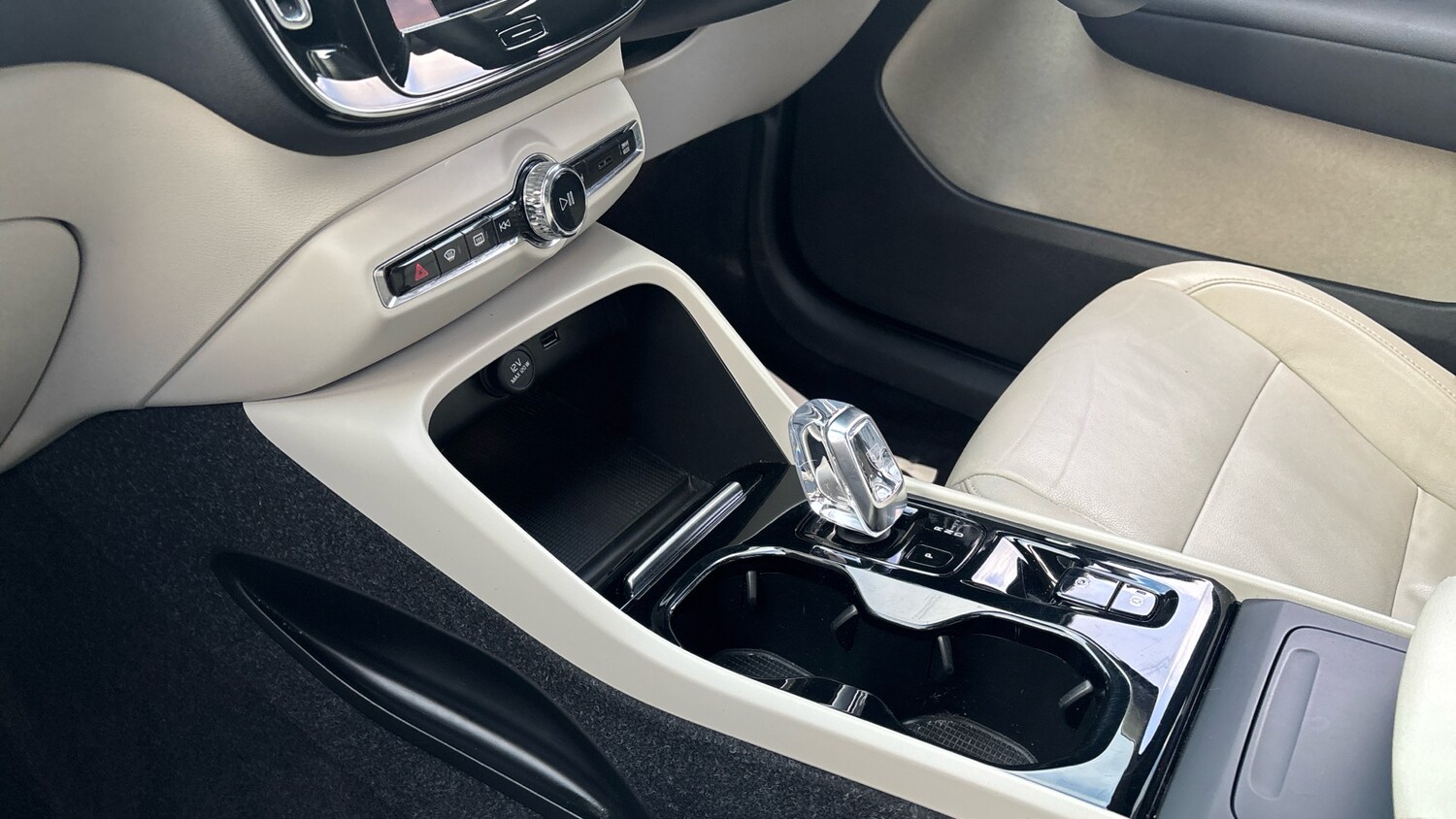 Used Volvo XC40 2022 for sale - 77323771: Photo 12