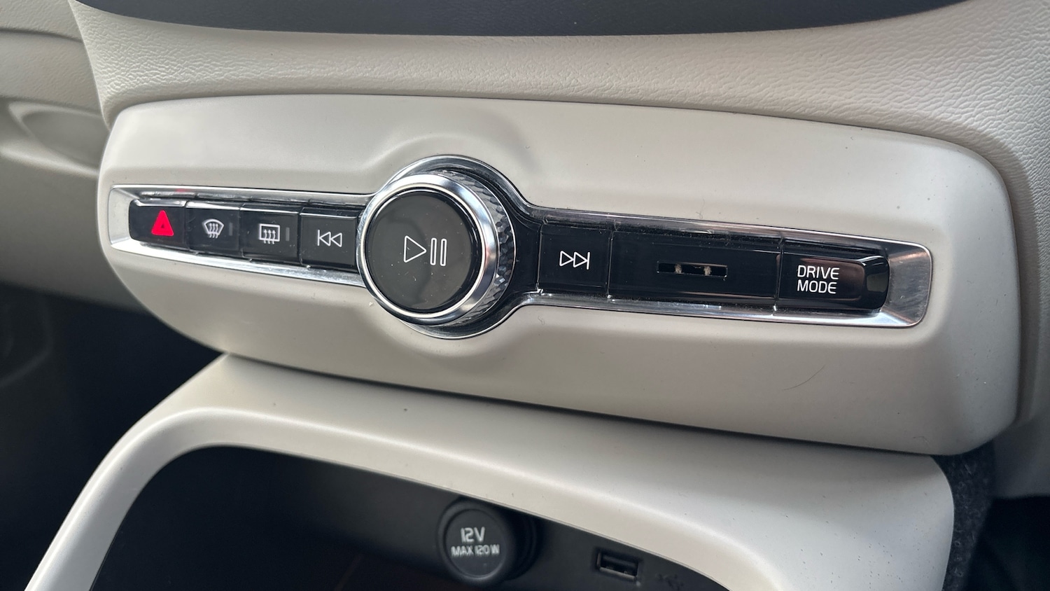 Used Volvo XC40 2022 for sale - 77323771: Photo 26