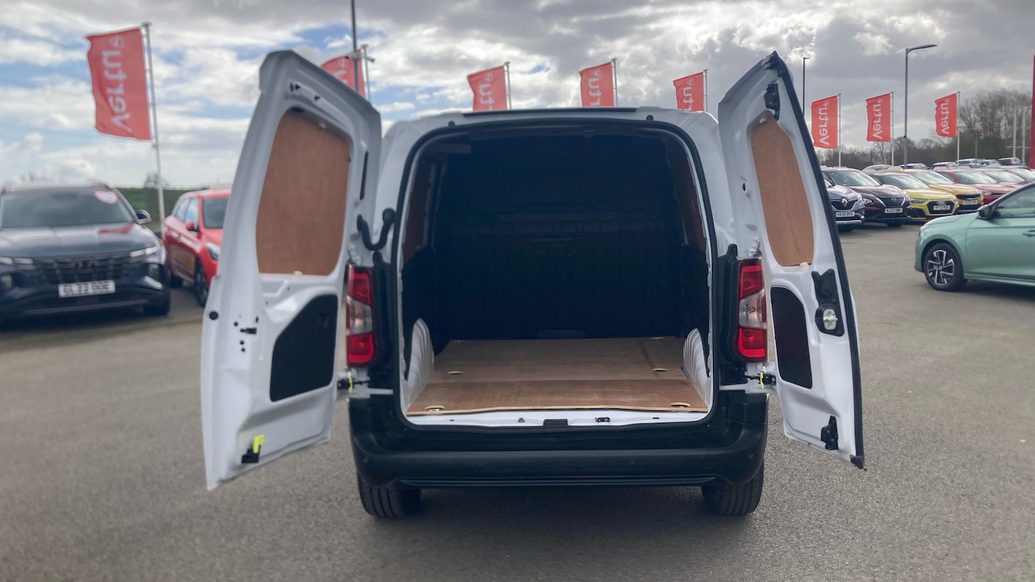 Used Vauxhall Combo 2023 for sale - 78198697: Photo 4