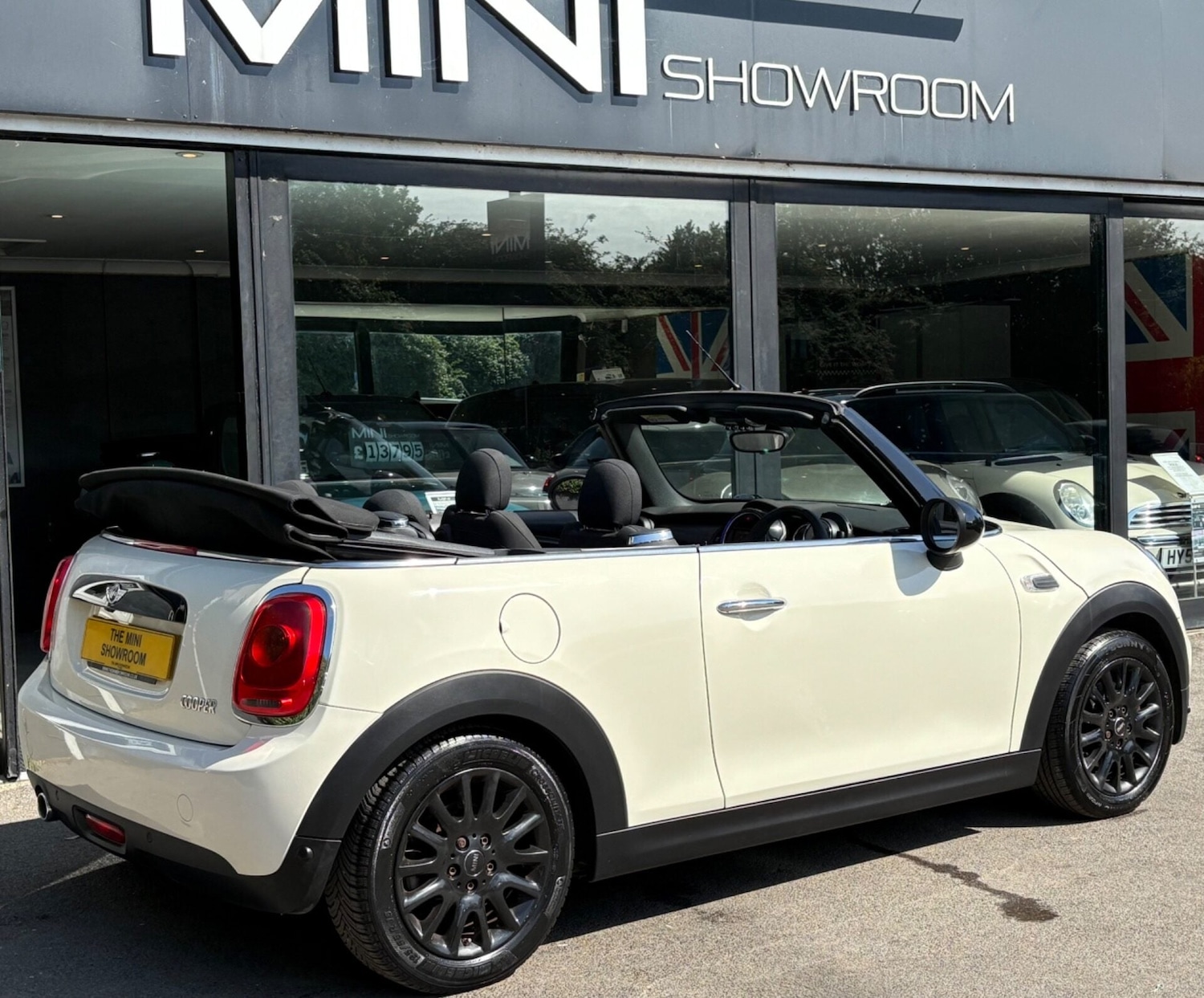Used MINI Convertible 2016 for sale - 77012318: Photo 2