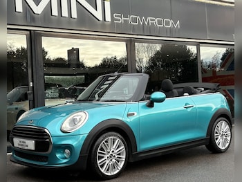 2016 - Cooper 1.5 Chili / Media - SAT NAV + MINI CONNECTED + 17'' ALLOYS 2-Door