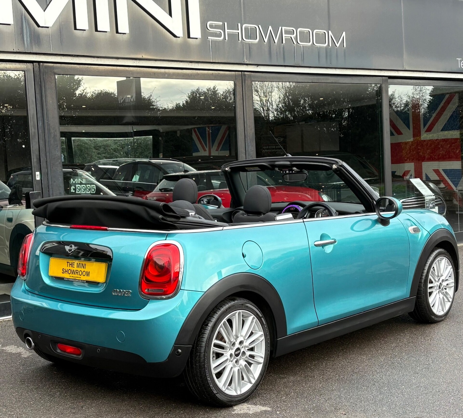 Used MINI Convertible 2016 for sale - 77234566: Photo 2