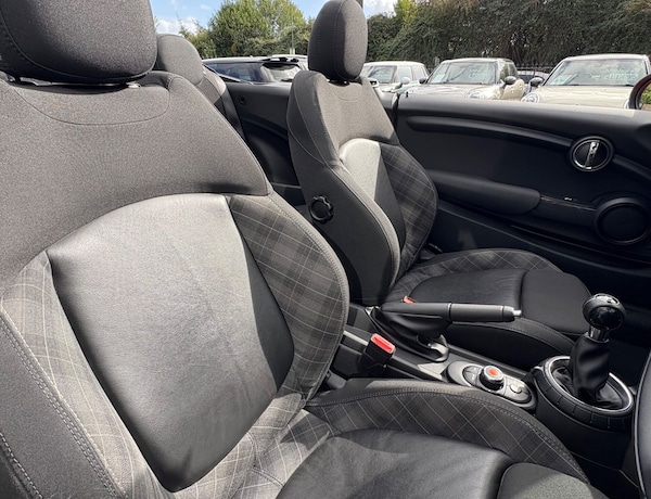 Used MINI Convertible 2017 for sale - 76171638: Photo 4