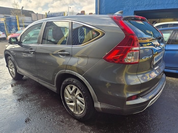 Used Honda CR-V 2017 for sale - 79352400: Photo