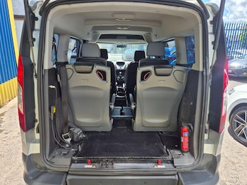 Used Ford Tourneo Connect 2015 for sale - 79373122: Photo