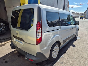 Used Ford Tourneo Connect 2015 for sale - 79373122: Photo