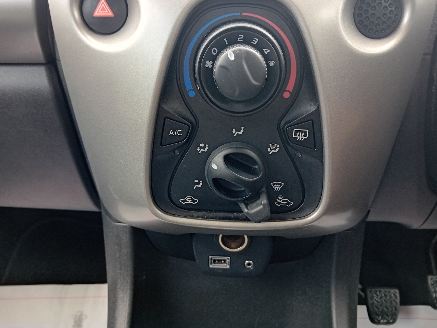 Used Toyota AYGO 2015 for sale - 78065362: Photo 10