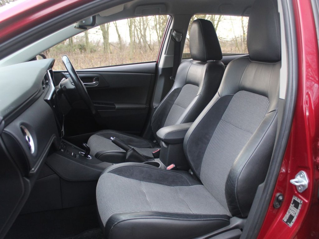 Used Toyota Auris 2017 for sale - 77593801: Photo 2