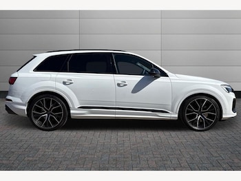 Used Audi Q7 2024 for sale - 77910930: Photo