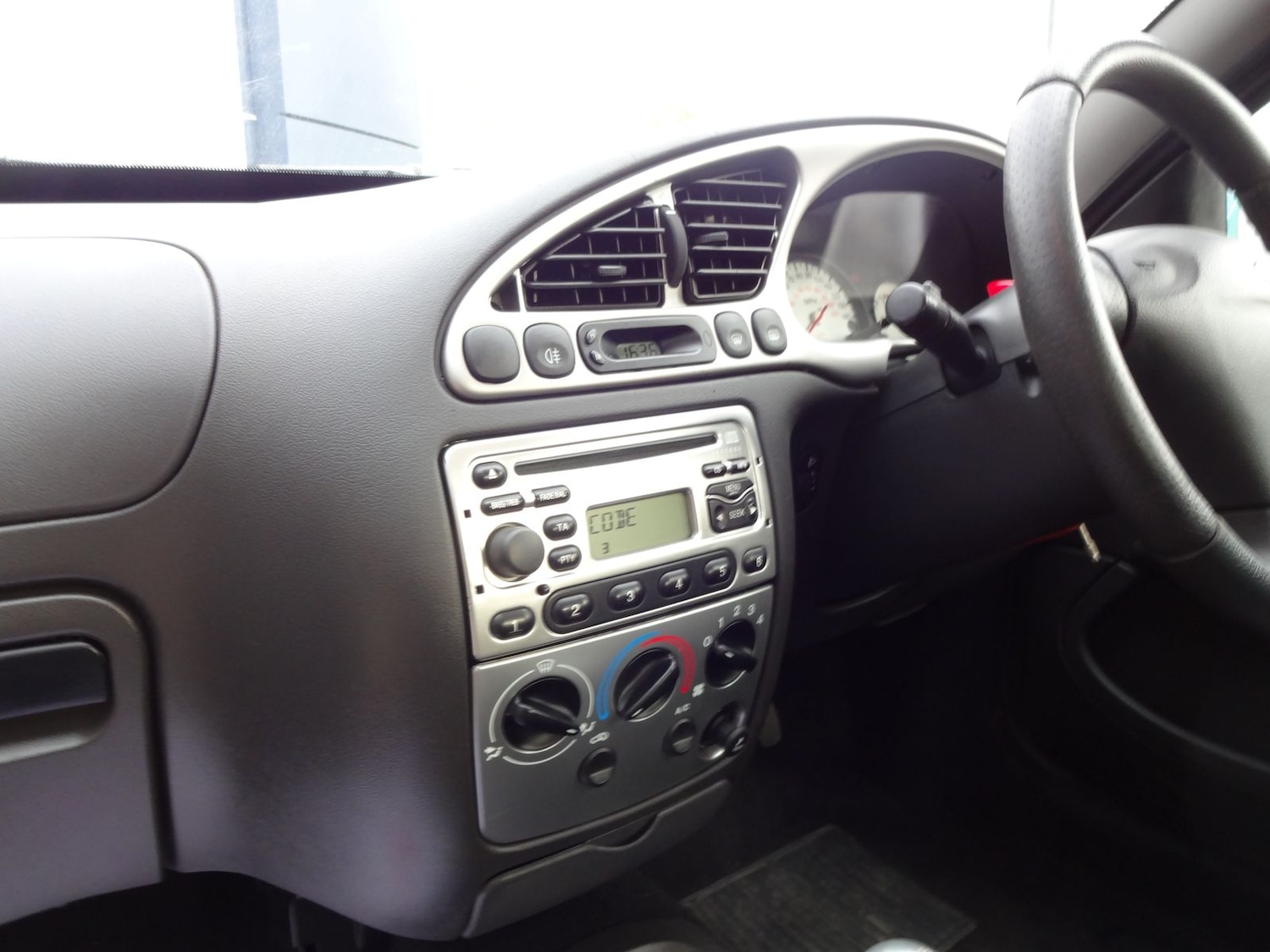 Used Ford Puma 2001 for sale - 77971918: Photo 19