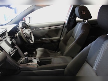 Used Honda Civic 2018 for sale - 76315687: Photo 2