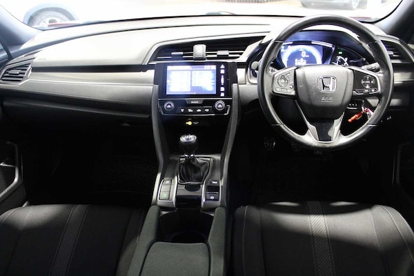 Used Honda Civic 2018 for sale - 76315687: Photo 4