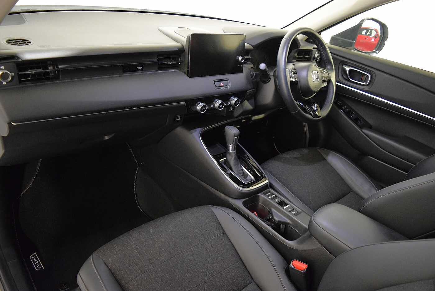 Used Honda HR-V 2023 for sale - 76800544: Photo 2