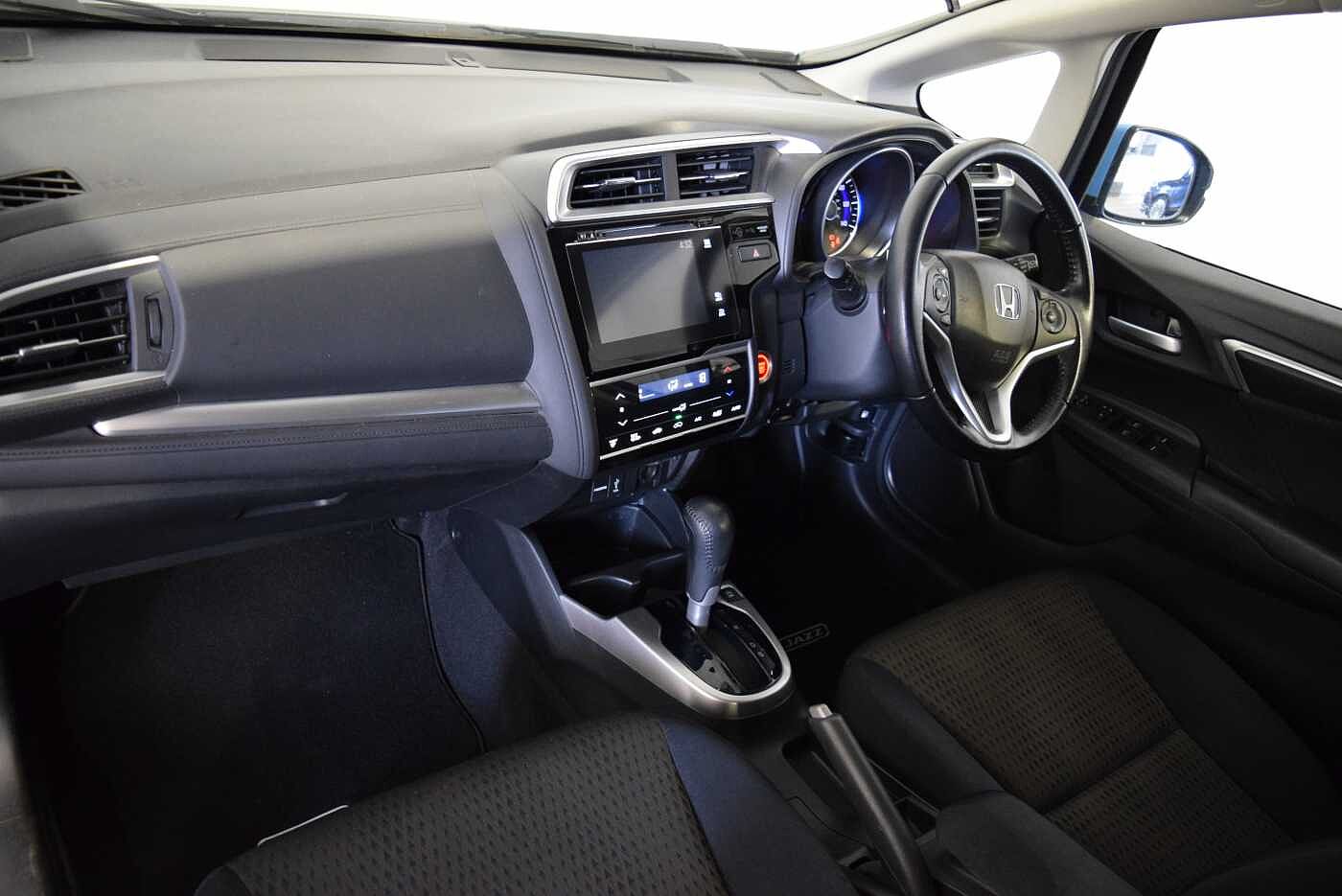Used Honda Jazz 2018 for sale - 76154369: Photo 2