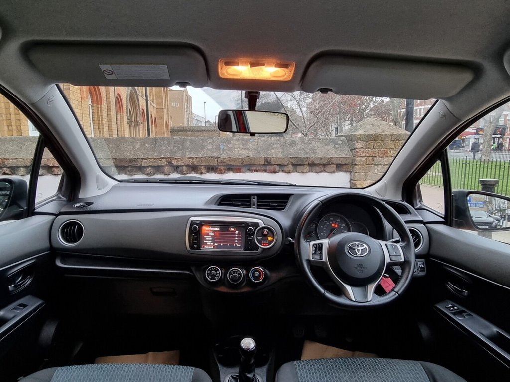 Used Toyota Yaris 2012 for sale - 77477758: Photo 2