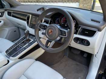 Used Porsche Macan 2018 for sale - 75195760: Photo