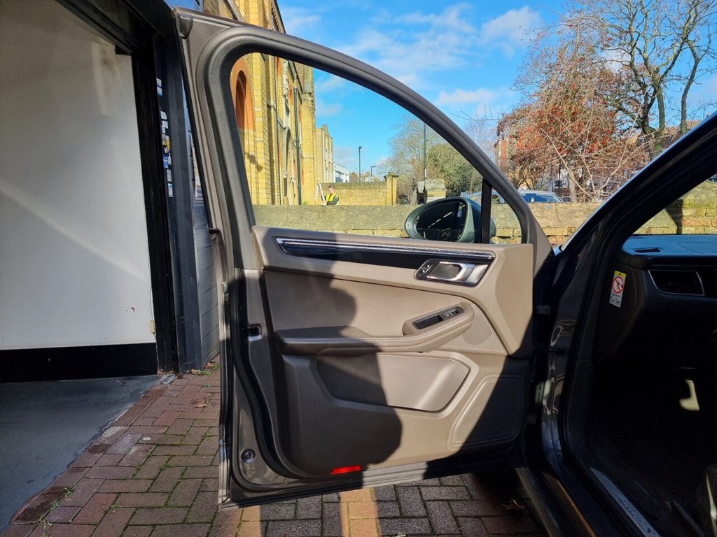 Used Porsche Macan 2015 for sale - 77672757: Photo 29