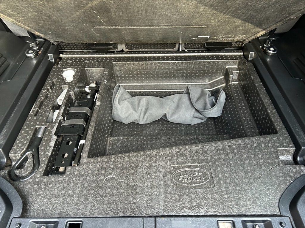 Used Land Rover Defender 2020 for sale - 76527245: Photo 27