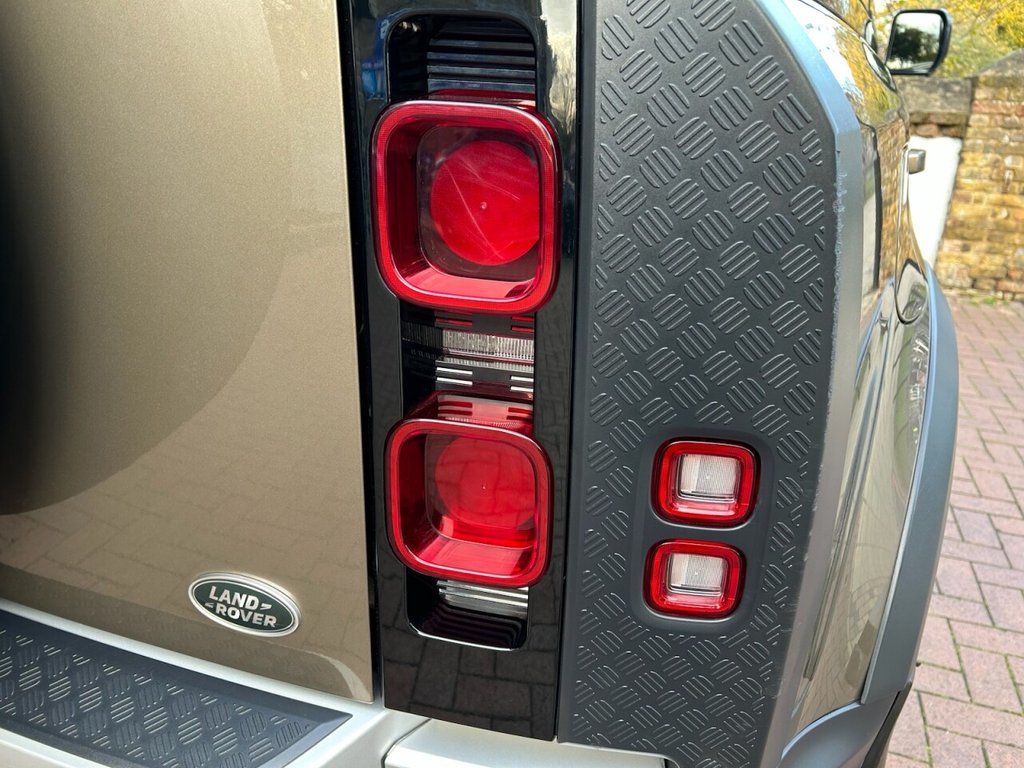 Used Land Rover Defender 2020 for sale - 76527245: Photo 32