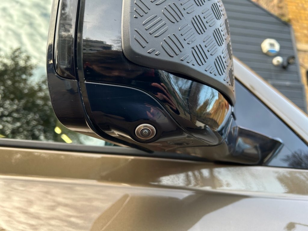 Used Land Rover Defender 2020 for sale - 76527245: Photo 38