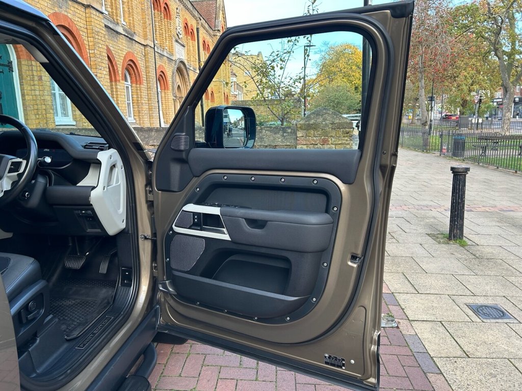 Used Land Rover Defender 2020 for sale - 76527245: Photo 41